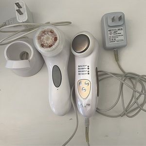 Clarisonic Aria & Hitachi HadsCrie cool
